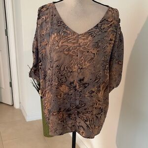 Juicy couture large cold shoulder shirt 1103